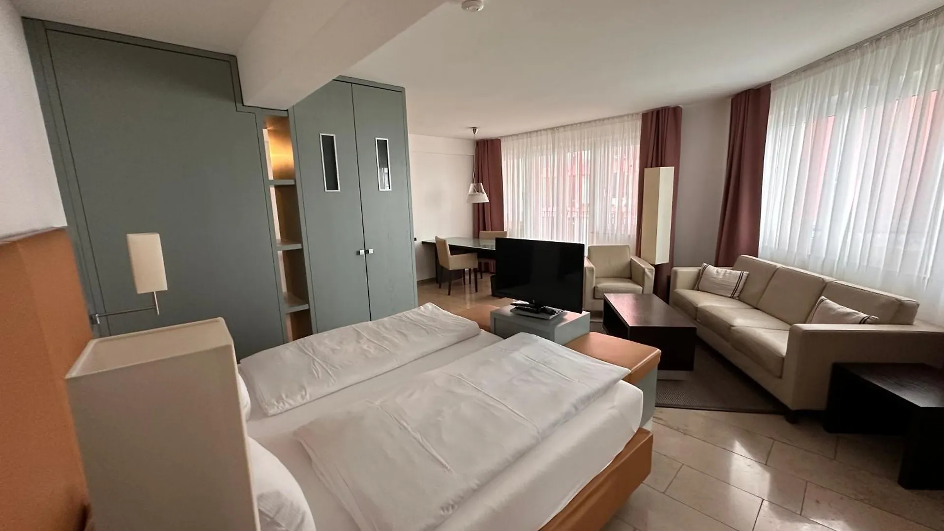 ****  Devin Art Hotel Düsseldorf Alemania